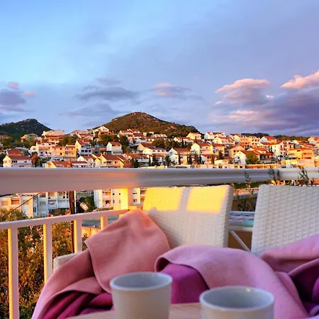 Sunny Elza アパート フヴァル