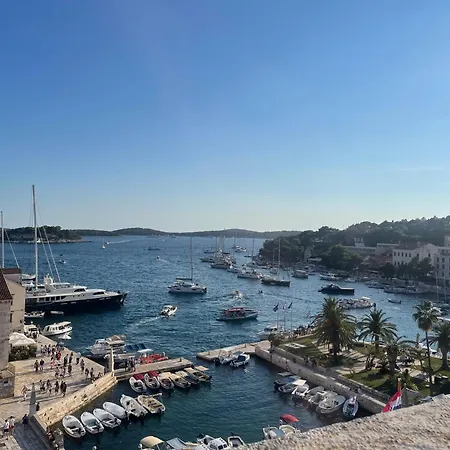 Sunny Elza アパート フヴァル