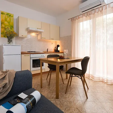 Sunny Elza Apartment