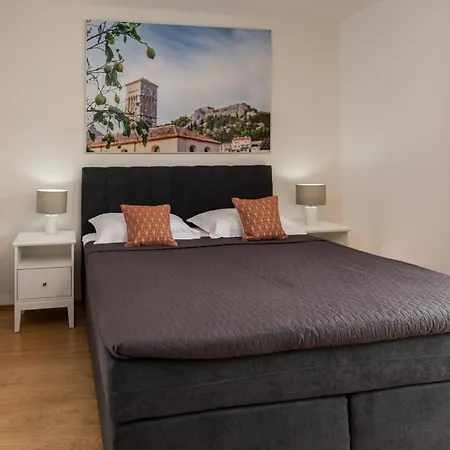 Sunny Elza Apartment *